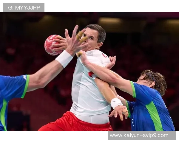 足球明星们兑现诺言的精彩瞬间与背后故事揭秘